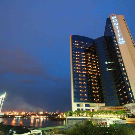 Montien Riverside Hotel Бангкок Экстерьер фото The hotel at night