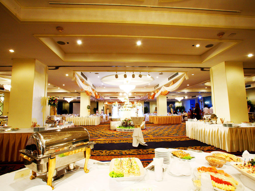 Montien Riverside Hotel Бангкок Экстерьер фото The Grand Ballroom