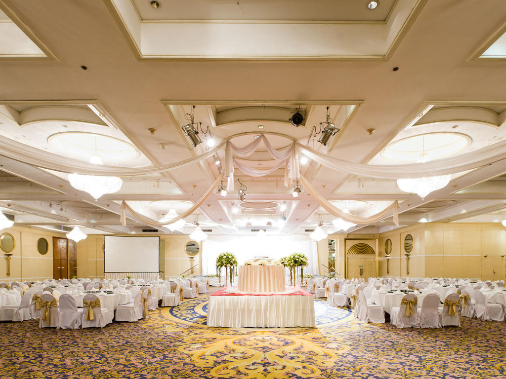 Montien Riverside Hotel Бангкок Экстерьер фото The ballroom of the hotel