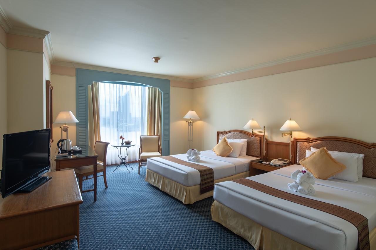 Montien Riverside Hotel Бангкок Экстерьер фото Deluxe Room