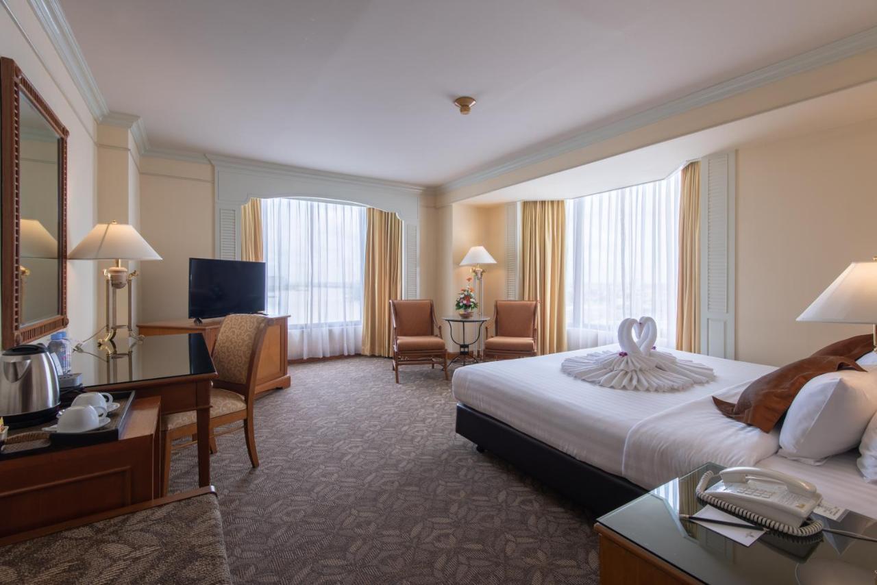 Montien Riverside Hotel Бангкок Экстерьер фото Deluxe Room